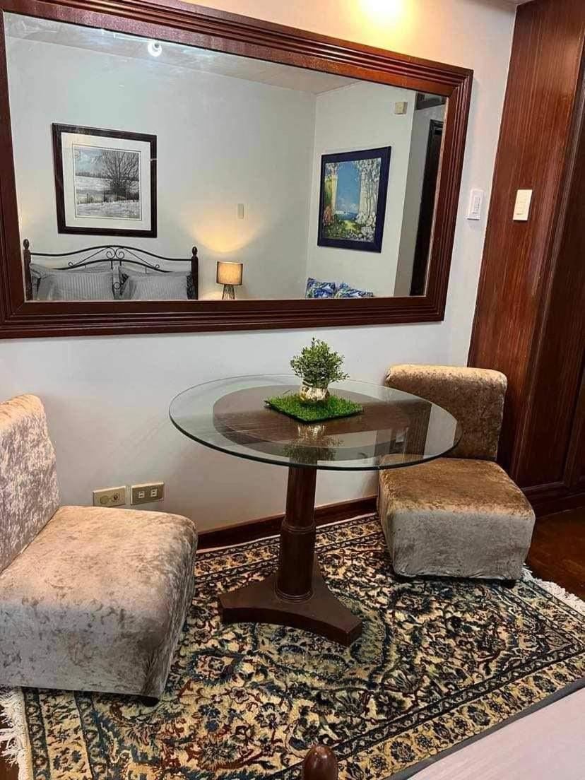Millennium Plaza Hotel Макати Экстерьер фото